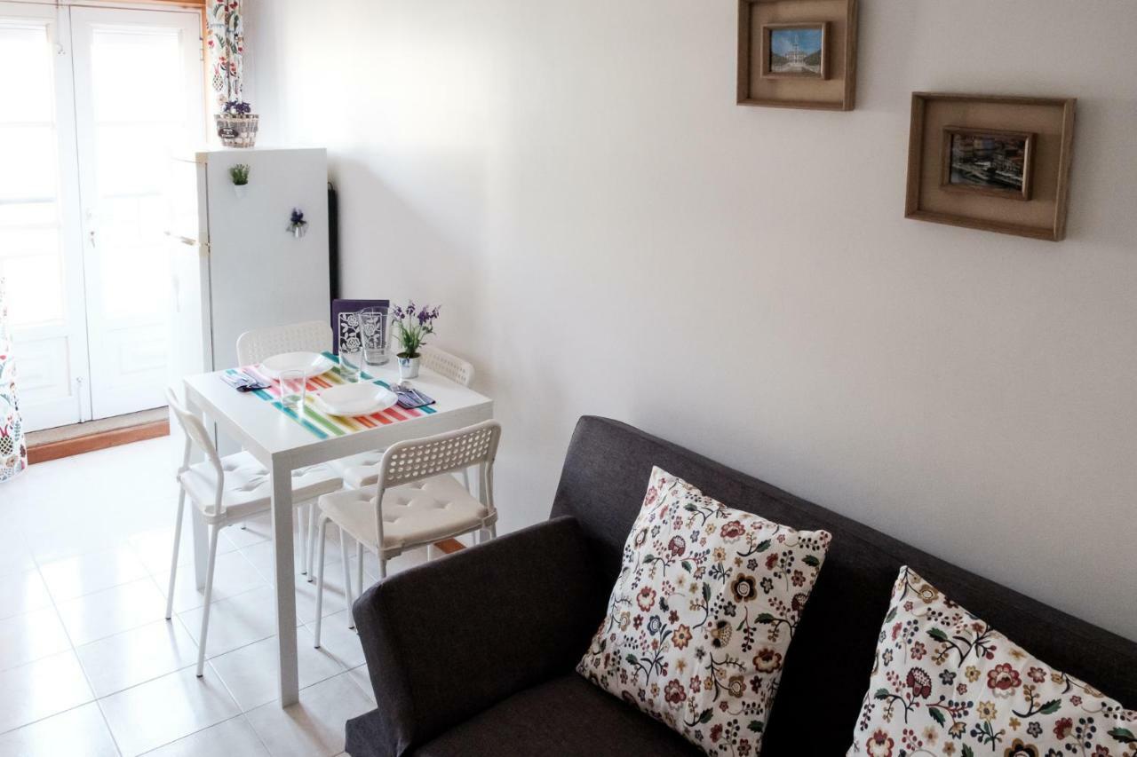 Apartment With Balcony In The Square Porto Exterior photo